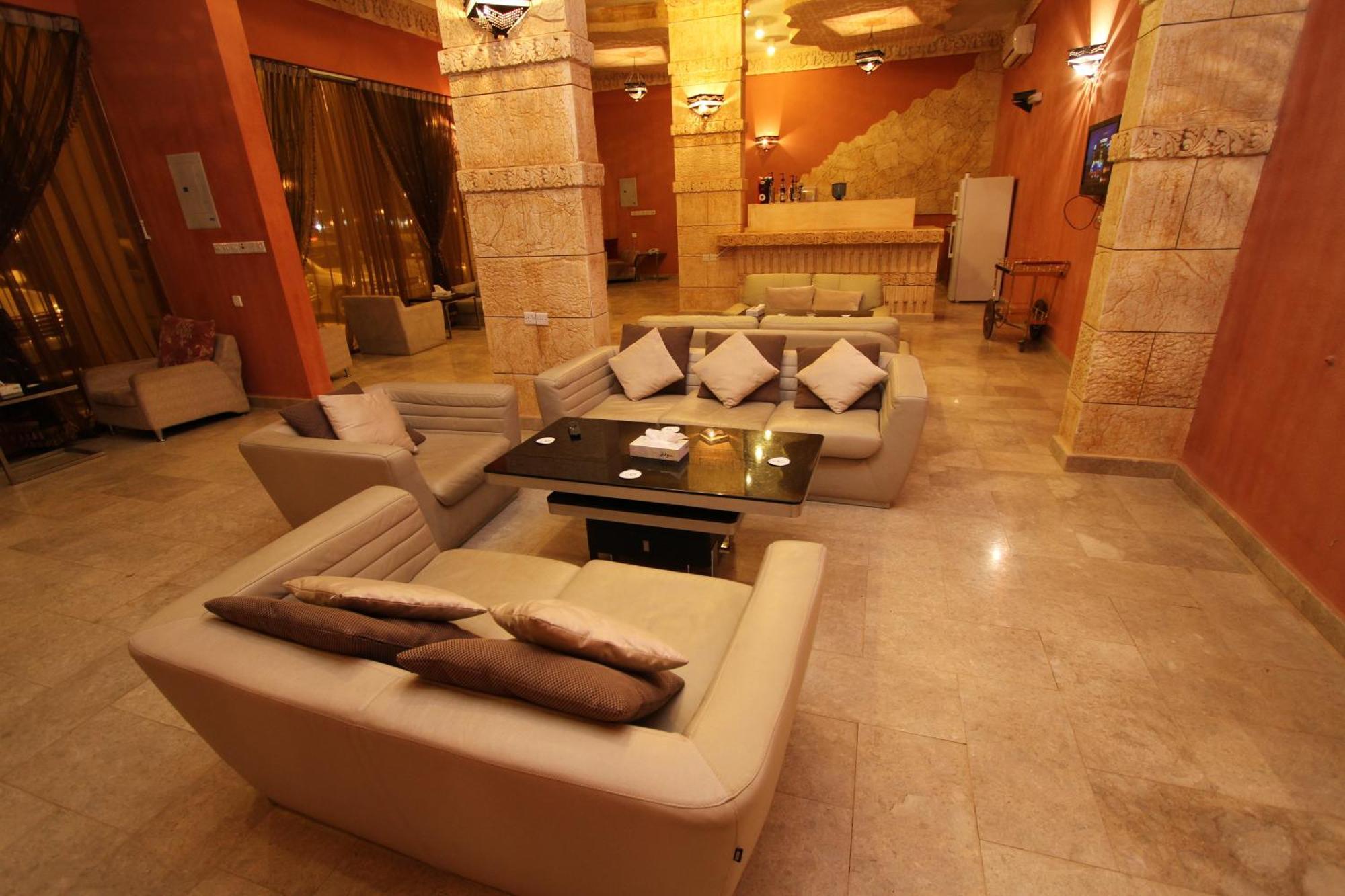 رؤوم ان 2* شقراء